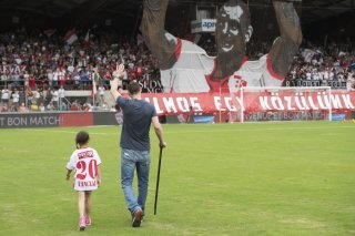 Avant de quitter le Valais en 2016, Vilmos Vanczak avait été honoré par le FC Sion et le Gradin Nord de Tourbillon.